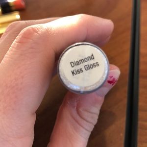 Diamond kiss gloss